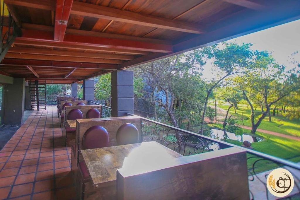 Aswadduma Hotel Дамбулла Экстерьер фото